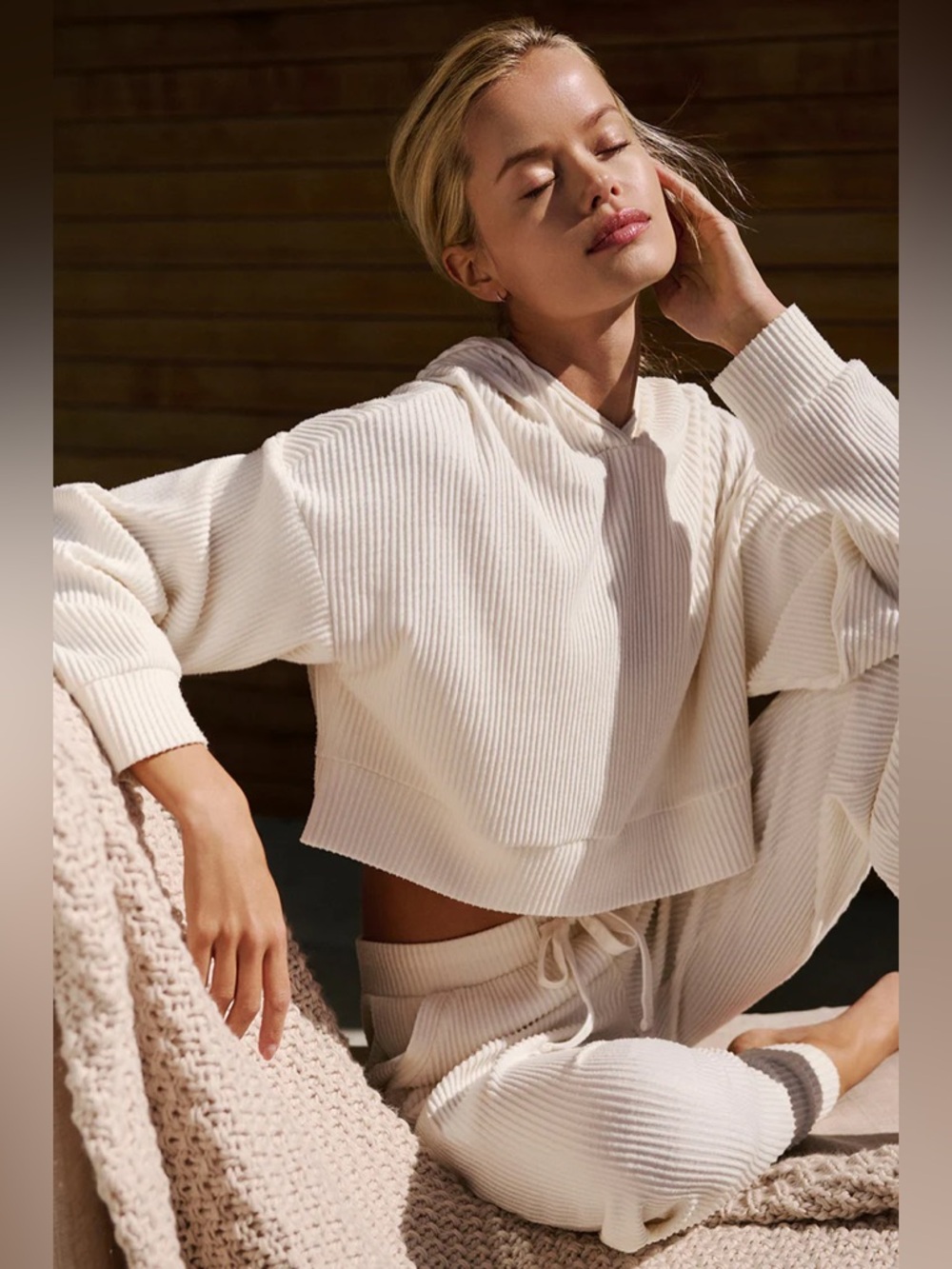 Alo Yoga Muse Hoodie Ivory Ribbed Cropped Pullover Size XS Cozy Lounge - Picture 7 of 7